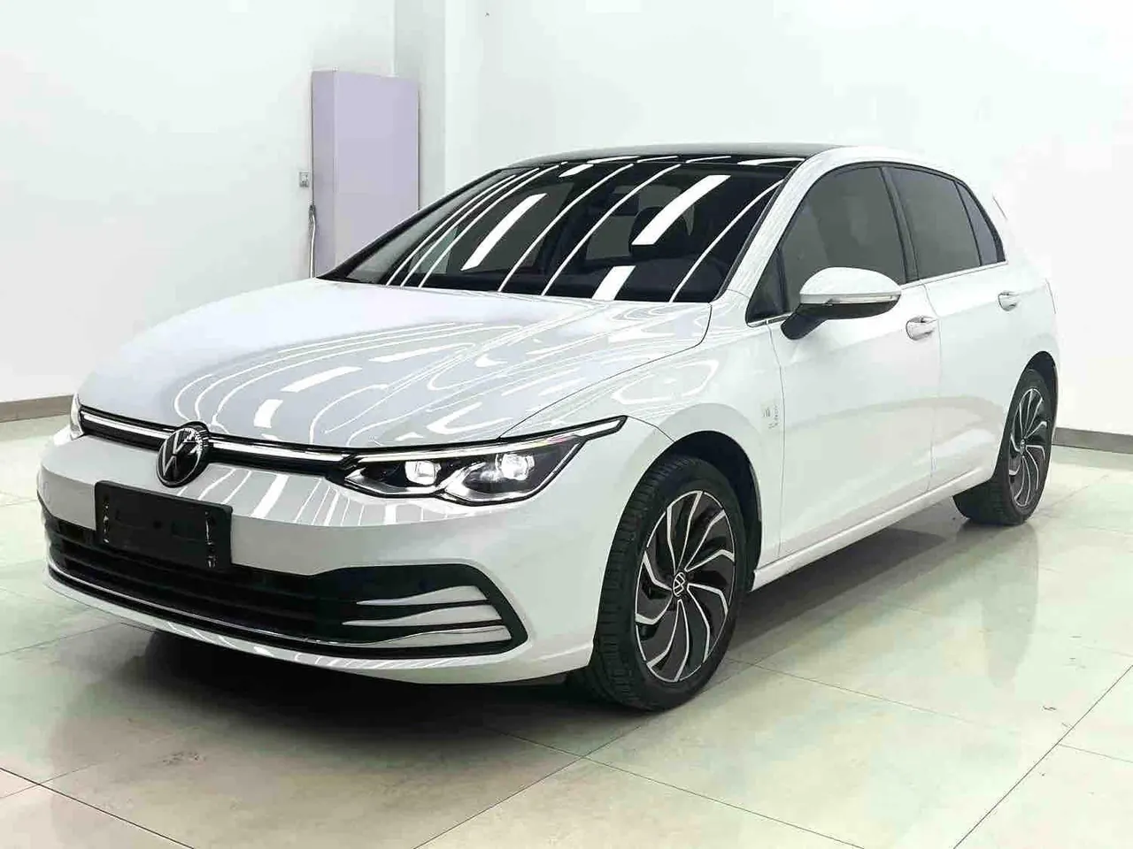 Volkswagen 2021 Golf 8 PRO 1.4TSI 280TSI Automatic - View 1
