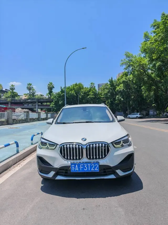 BMW 2021 X1 sDrive25Li 2.0T Leading Automatic Gear 2