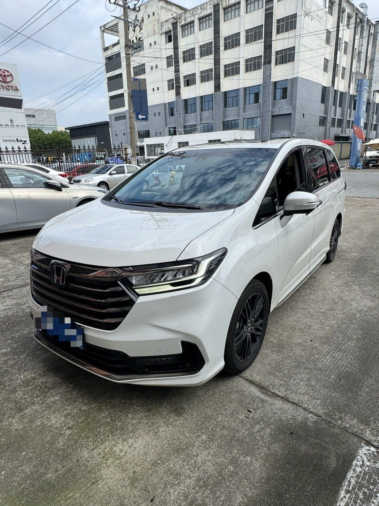 Open image lightbox: Honda 2021 Odyssey Hybrid 2.0 Stepless Sharp Premium Edition Automatic Gear