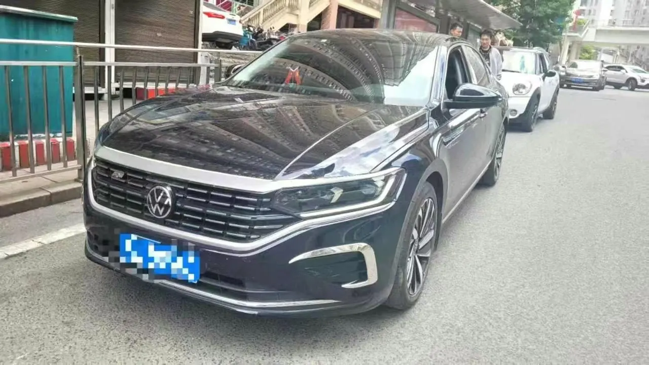 Volkswagen 2022 Passat 2.0TSI 330TSI Elite Edition Automatic - View 1