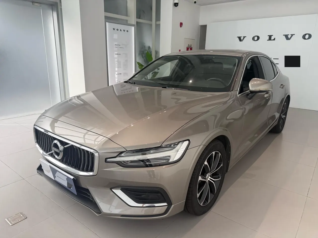 Open image lightbox: Volvo 2021 S60 2.0T T4 Zhiyi Deluxe Edition Automatic Gear