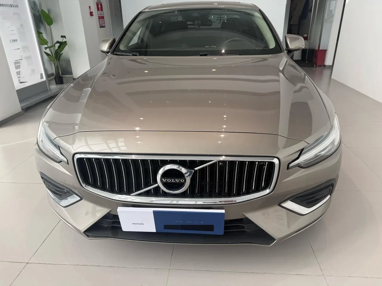 Volvo 2021 S60 2.0T T4 Zhiyi Deluxe Edition Automatic Gear 2