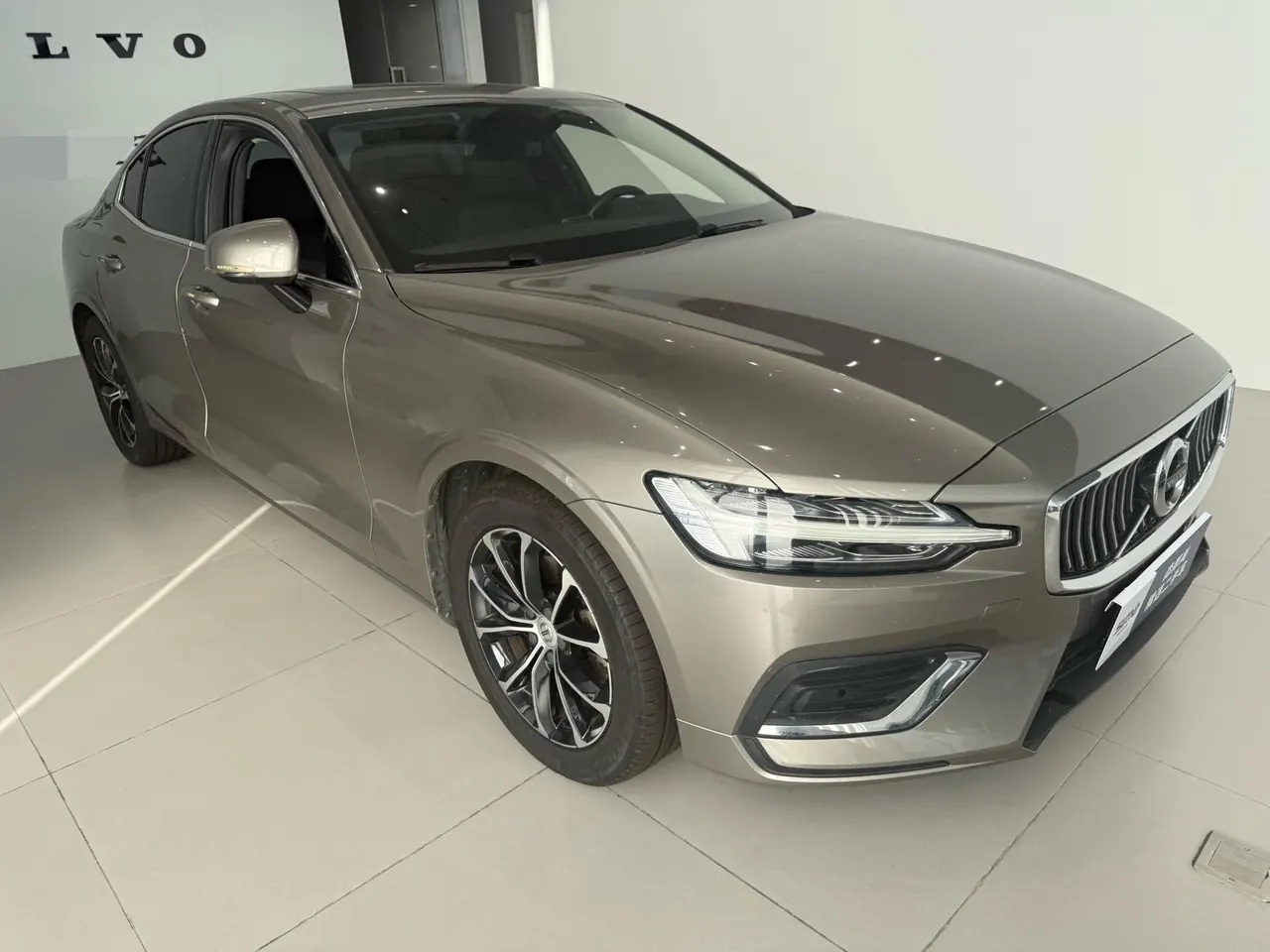 Volvo 2021 S60 2.0T T4 Zhiyi Deluxe Edition Automatic Gear 3