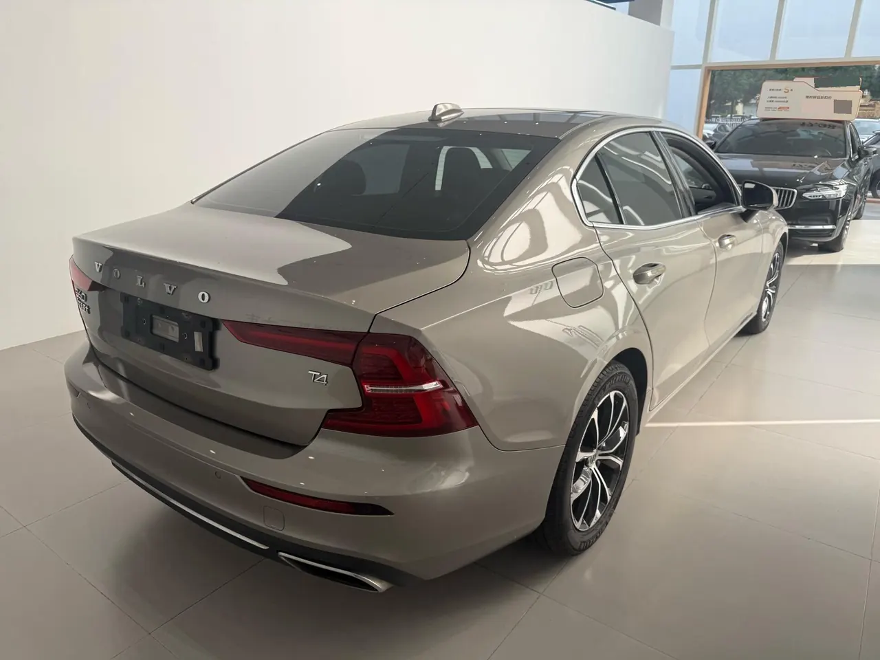Volvo 2021 S60 2.0T T4 Zhiyi Deluxe Edition Automatic Gear 5