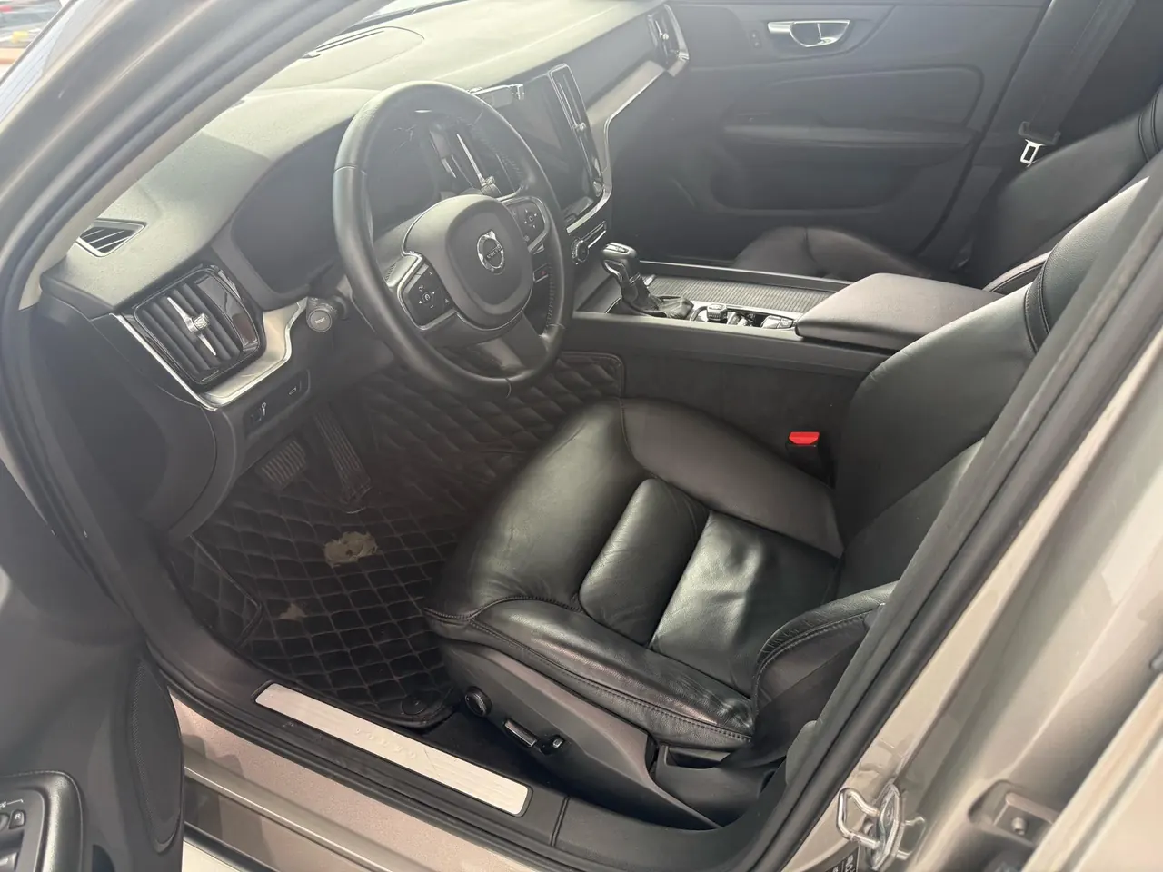 Volvo 2021 S60 2.0T T4 Zhiyi Deluxe Edition Automatic Gear 6