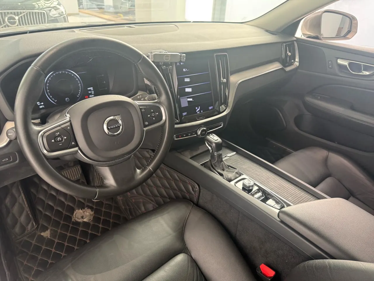 Volvo 2021 S60 2.0T T4 Zhiyi Deluxe Edition Automatic Gear 8