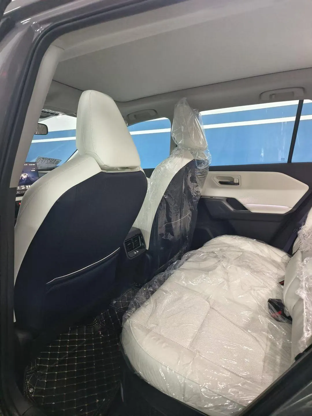 Toyota 2026 RAV4 Rongfang Double Engine 2.0 Stepless Two-Drive Deluxe Automatic Gear 5