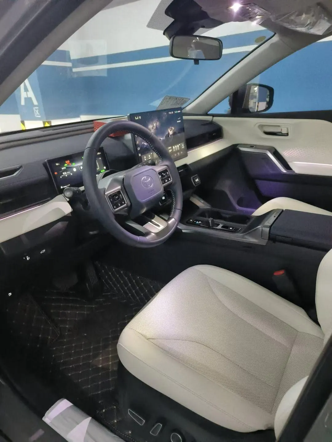 Toyota 2026 RAV4 Rongfang Double Engine 2.0 Stepless Two-Drive Deluxe Automatic Gear 6