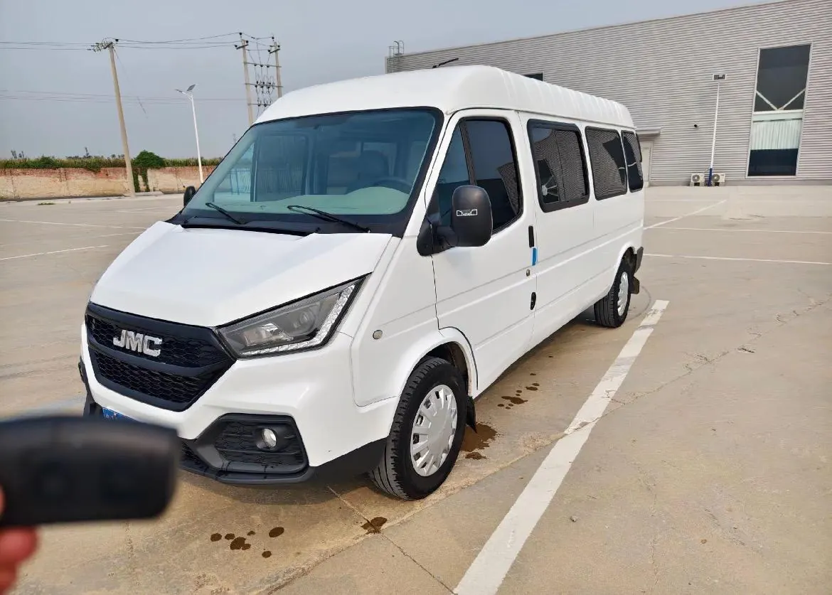Open image lightbox: JMC 2020 Teshun 2.8T Commercial Long Axis Top 9-seat Manual Gear