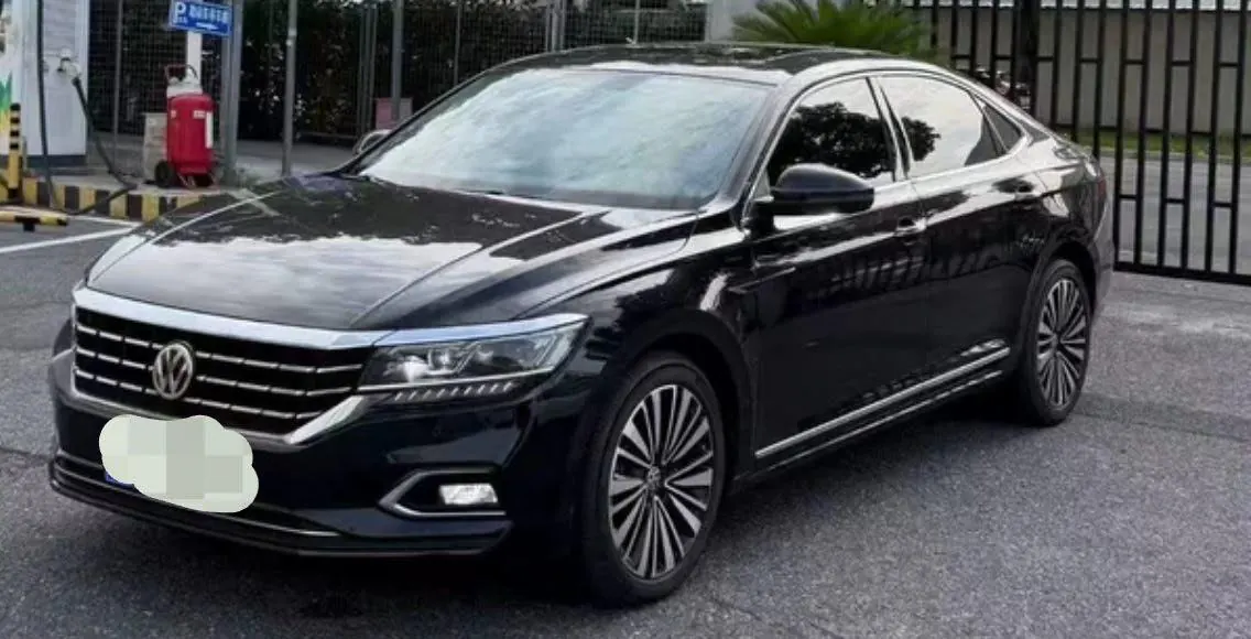 Volkswagen 2020 Passat 2.0TSI 330TSI Deluxe Edition Automatic - View 1