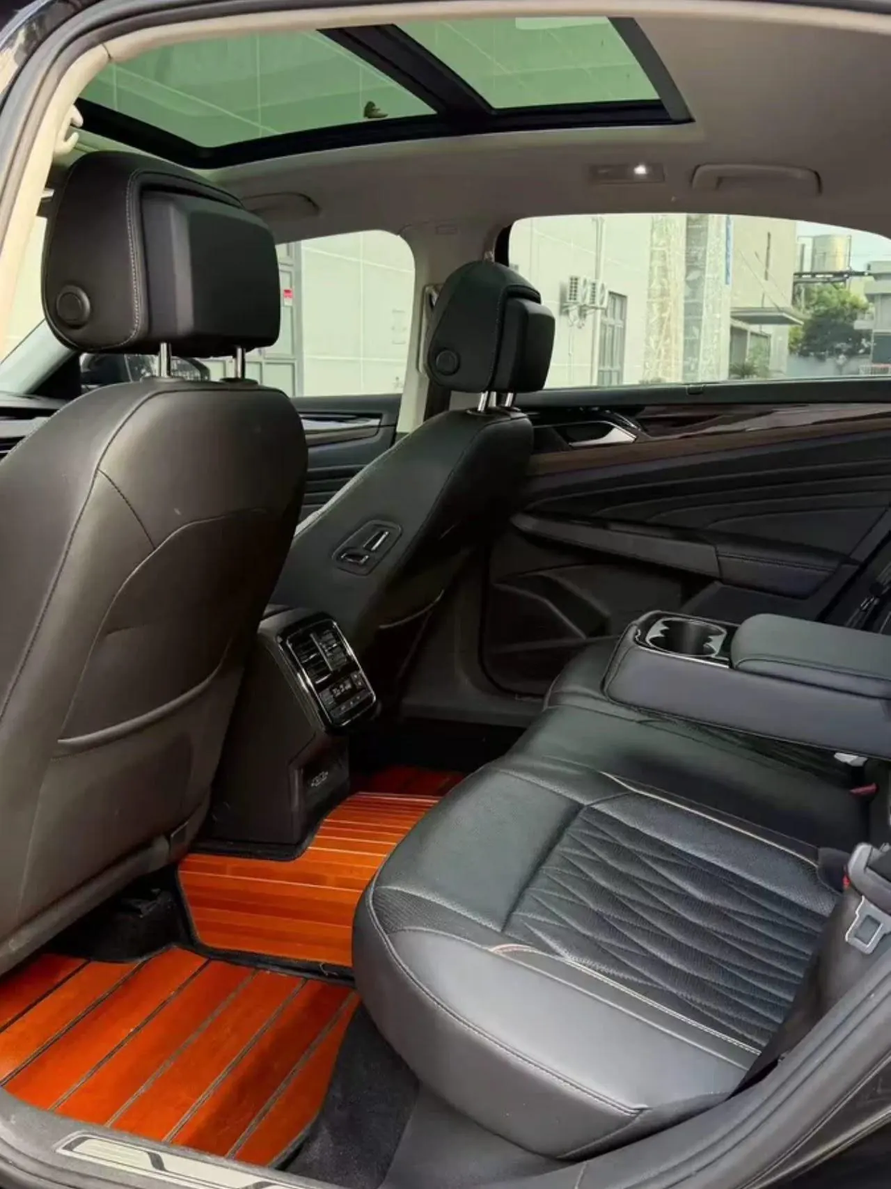 Volkswagen 2020 Passat 2.0TSI 330TSI Deluxe Edition Automatic 2