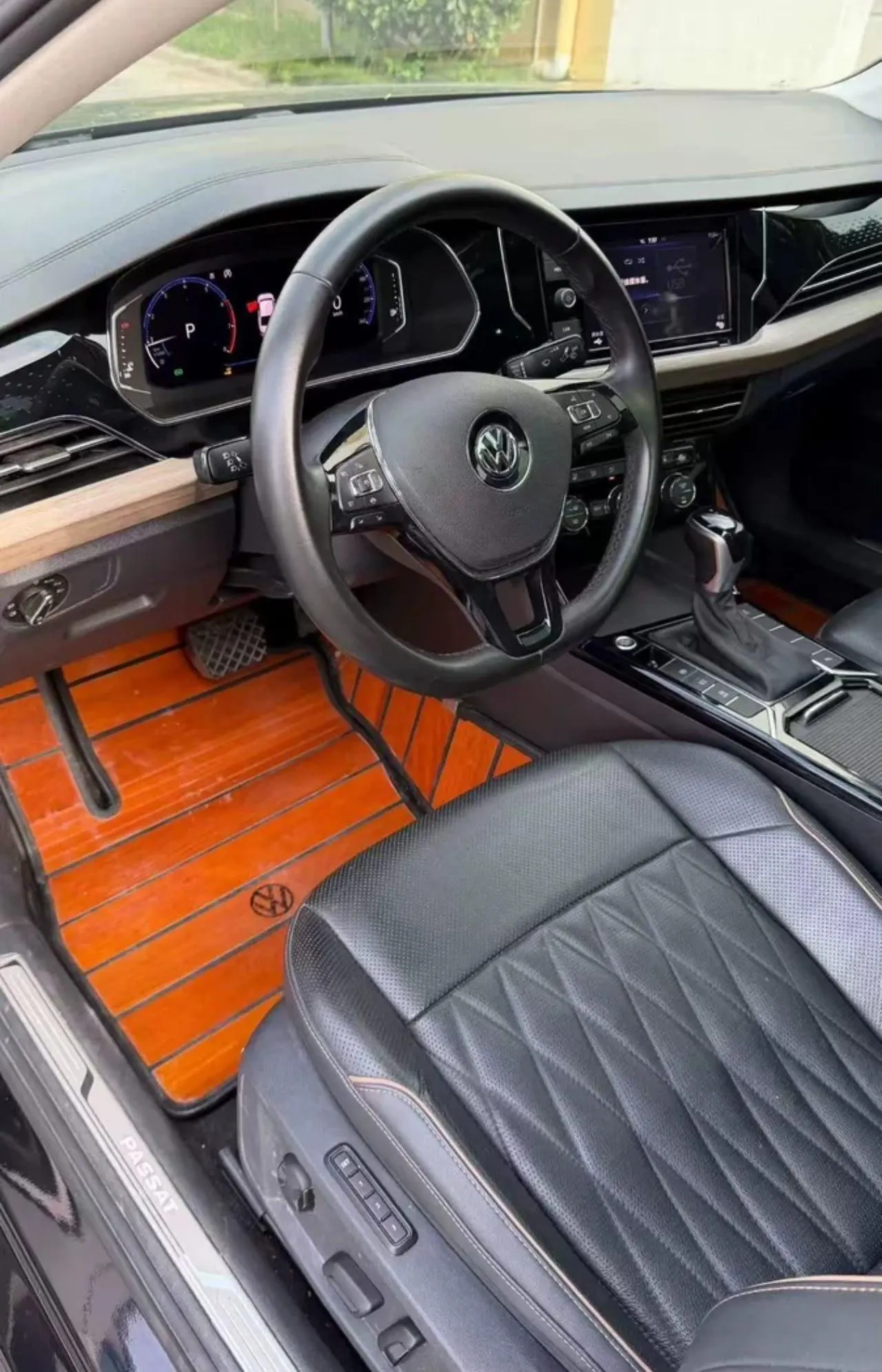 Volkswagen 2020 Passat 2.0TSI 330TSI Deluxe Edition Automatic 3