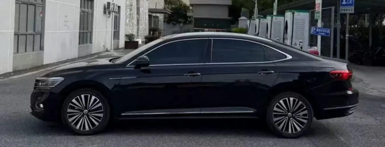 Volkswagen 2020 Passat 2.0TSI 330TSI Deluxe Edition Automatic 4