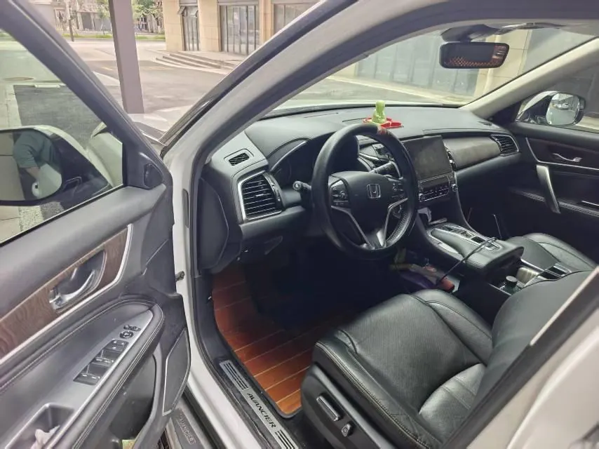 Honda 2020 Crown Road 2.0T 370TURBO Two-Drive Deluxe Automatic Gear 2