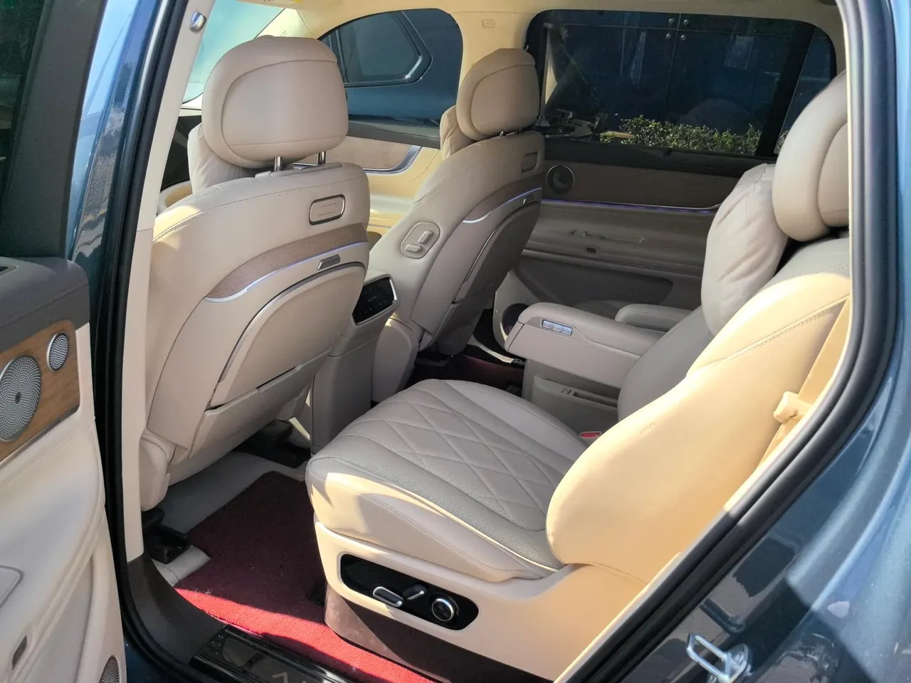 AITO 2024 AITO M9 extended range Ultra 42kWh automatic gear 3