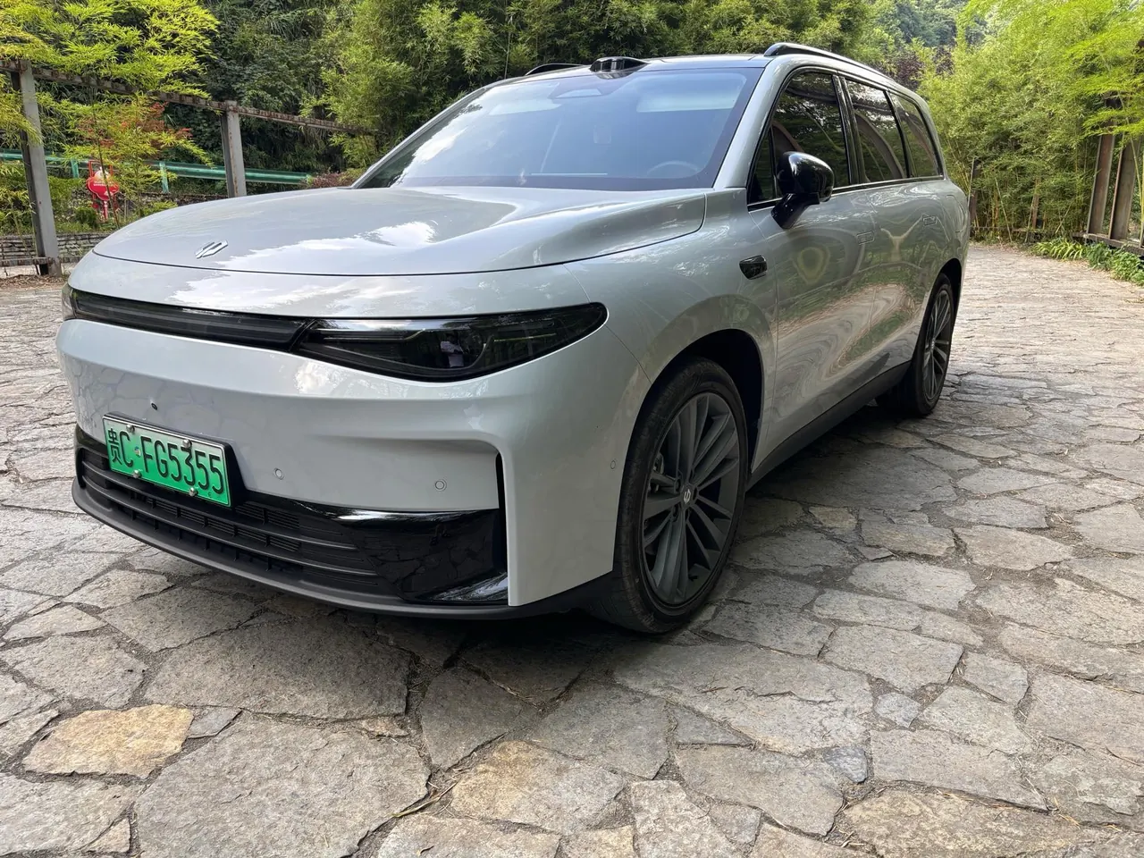Leapmotor 2026 C 16 280 Laser Radar Zhizun Edition 6-seat Automatic Gear - View 1