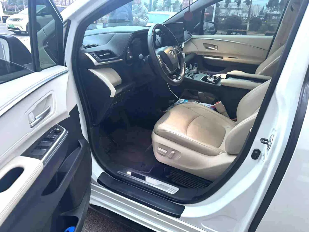 Toyota 2023 Sai 2.5 Stepless Premium Edition Automatic Gear 4