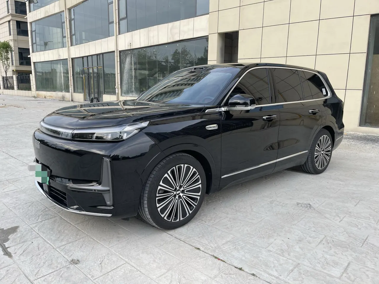 Geely Galaxy 2025 M9 1.5T 210km 4-wheel drive pilot version automatic gear - View 1