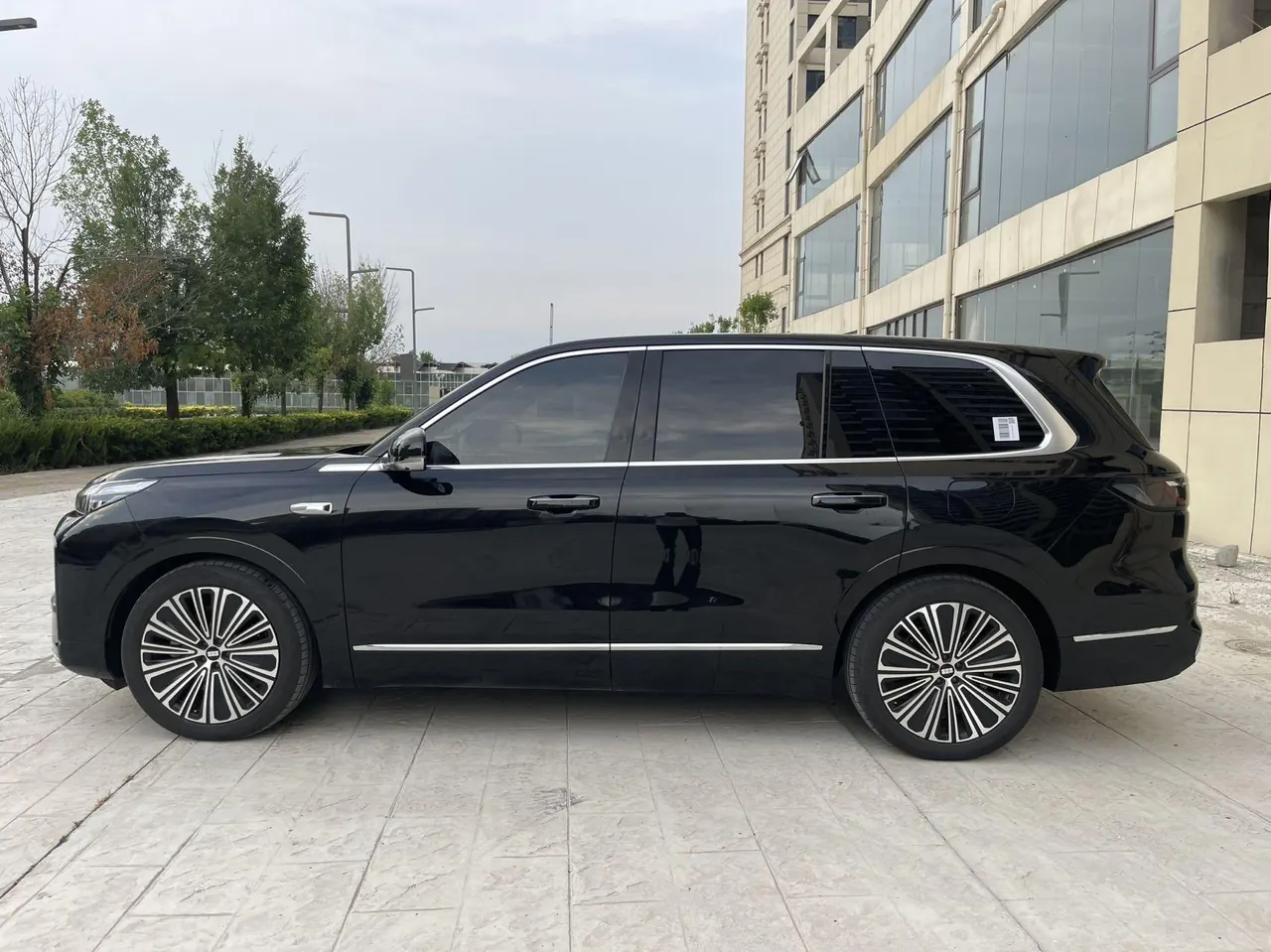 Geely Galaxy 2025 M9 1.5T 210km 4-wheel drive pilot version automatic gear 2