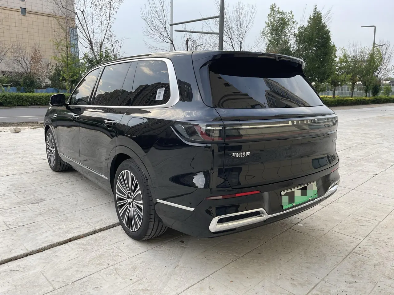 Geely Galaxy 2025 M9 1.5T 210km 4-wheel drive pilot version automatic gear 4
