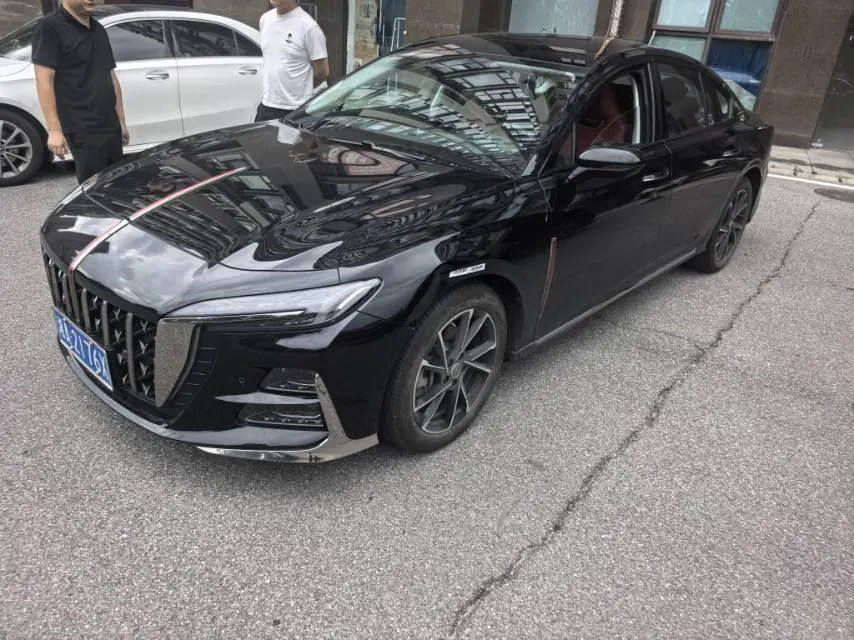 Open image lightbox: HongQi 2025 H6 2.0T to the United States version of automatic gear