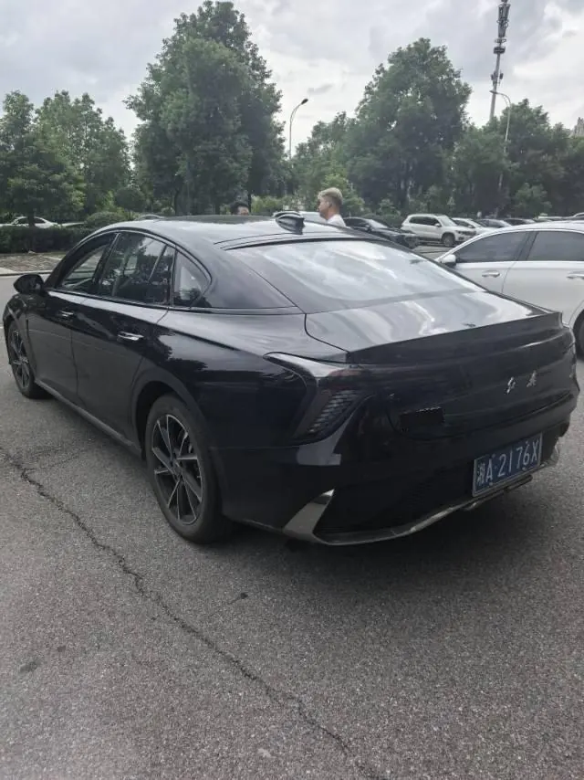 HongQi 2025 H6 2.0T to the United States version of automatic gear 7