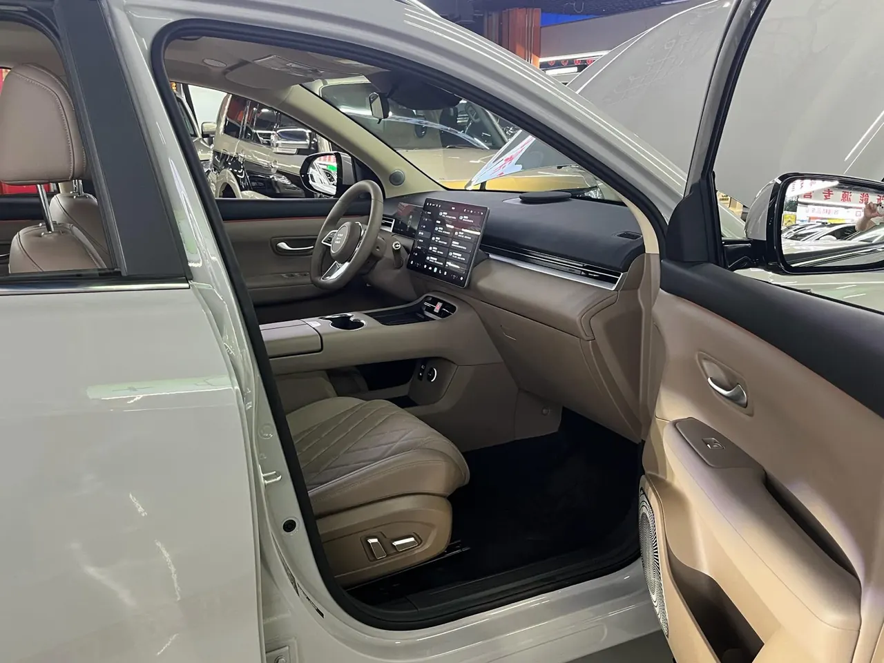 LanDian 2026 LanDian E5 PLUS 1.5 Stepless Standard Endurance Four-wheel Drive Performance Edition Ultra5 Seat Automatic Transmission 16