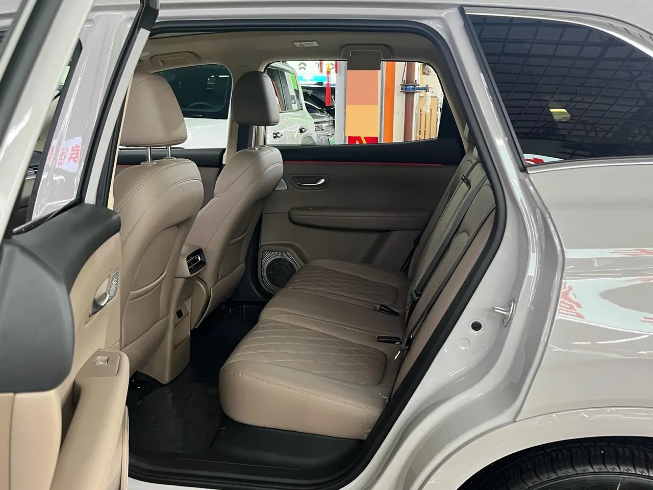 LanDian 2026 LanDian E5 PLUS 1.5 Stepless Standard Endurance Four-wheel Drive Performance Edition Ultra5 Seat Automatic Transmission 8