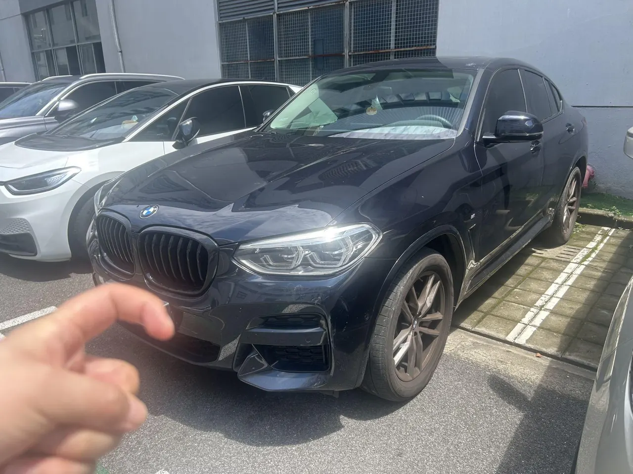 Открыть галерею: BMW X4 (Imported) 2021 X4 xDrive25i 2.0T M Sports Suit Automatic Gear