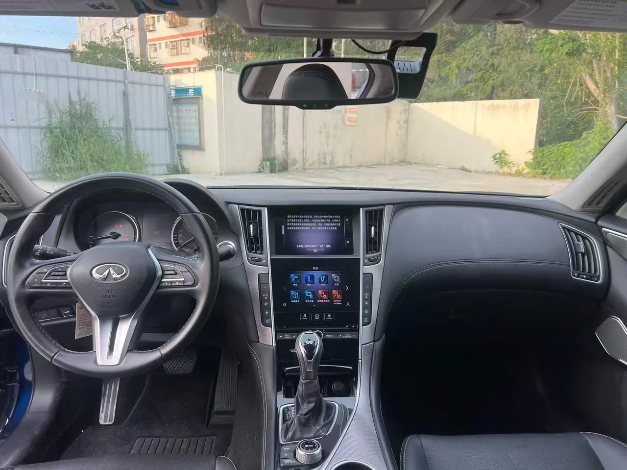 Infiniti 2021 Q50L 2.0T into the exclusive version of automatic gear 6