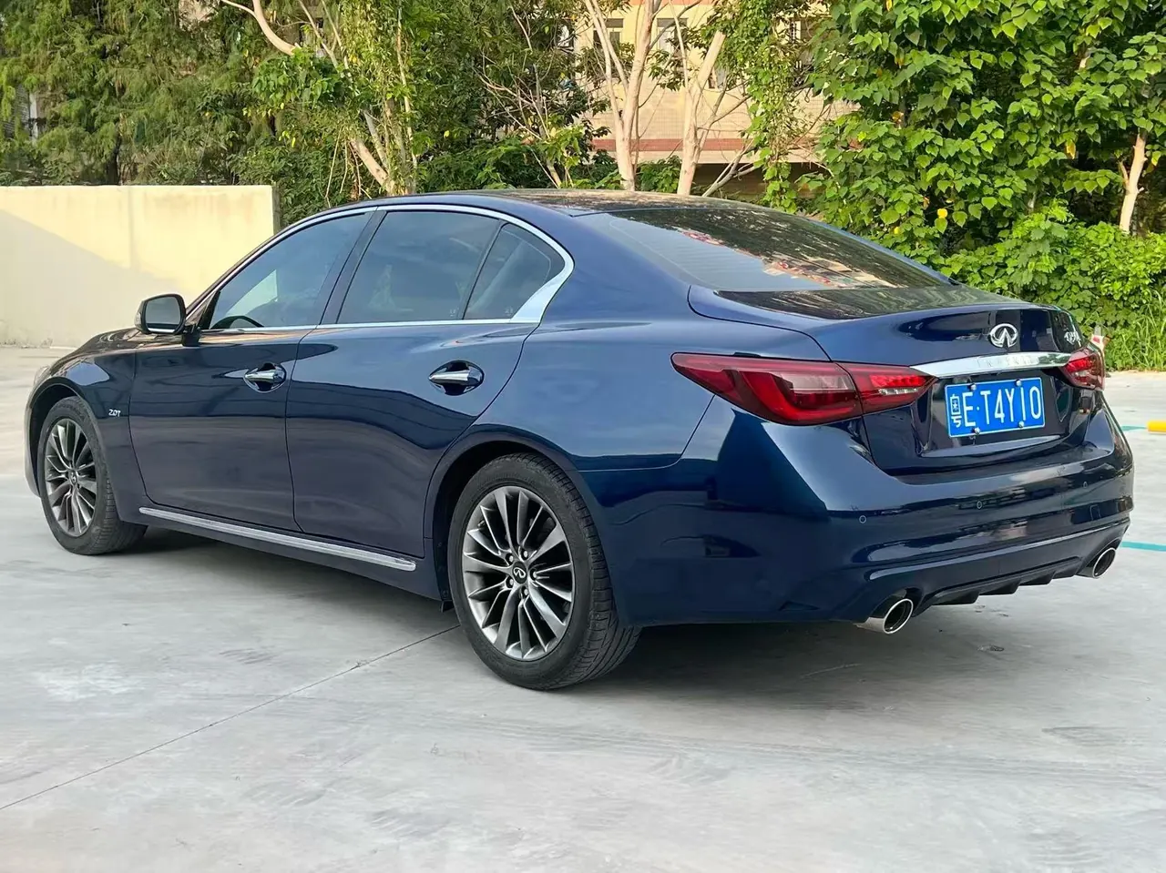 Infiniti 2021 Q50L 2.0T into the exclusive version of automatic gear 9