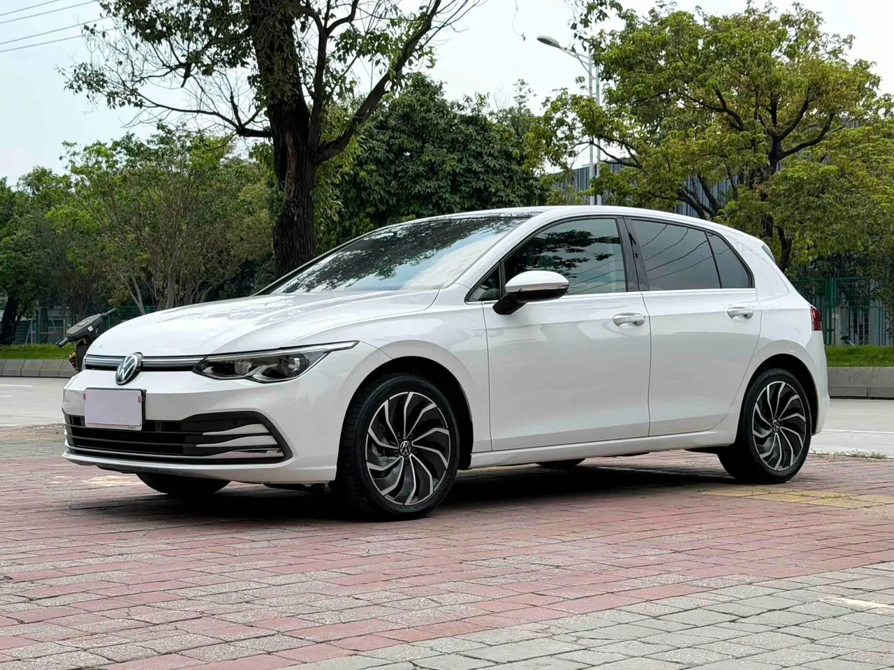 Volkswagen 2021 Golf 8 PRO 1.4TSI 280TSI Automatic - View 1