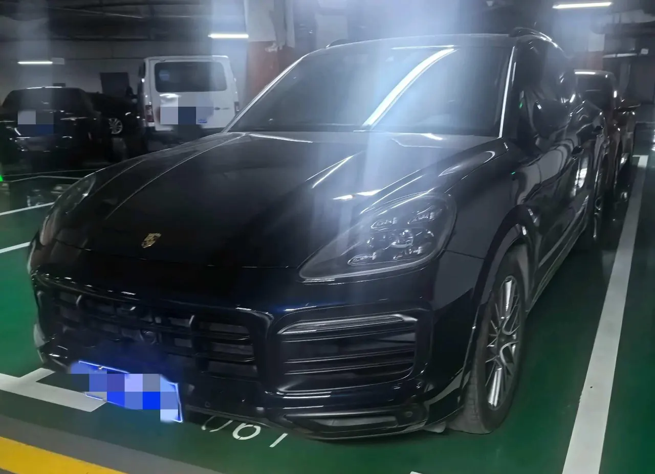 Открыть галерею: Porsche Cayenne (Imported) 2020 Cayenne S 2.9T Automatic