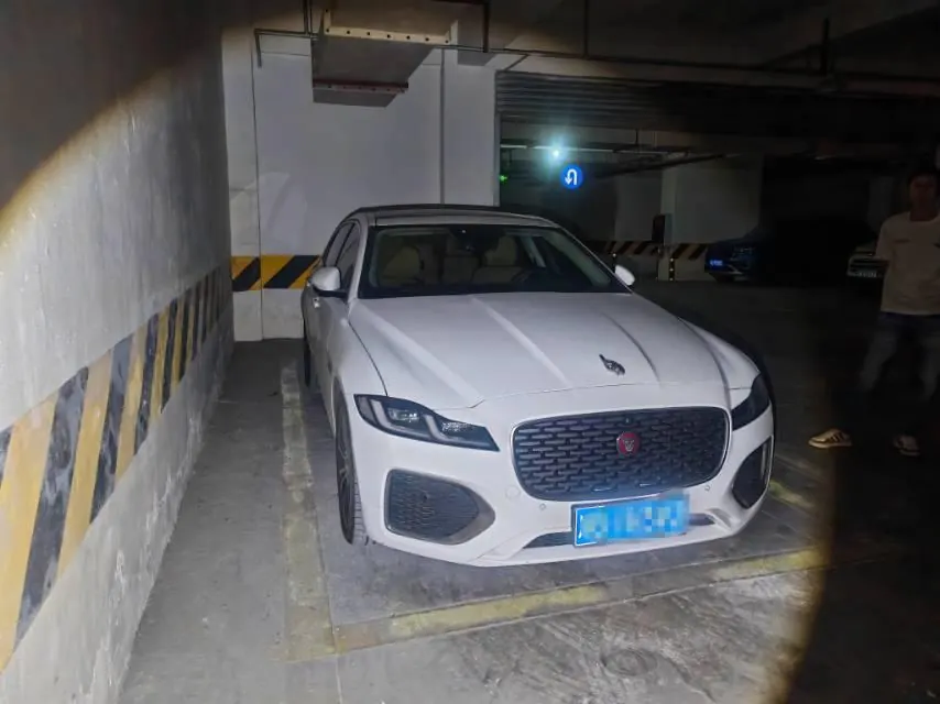 Jaguar 2024 XFL 2.0T P 12500.00g Drive Enjoy Deluxe Edition Automatic Gear 2