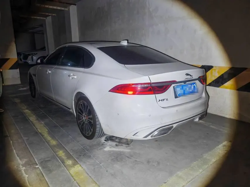 Jaguar 2024 XFL 2.0T P 12500.00g Drive Enjoy Deluxe Edition Automatic Gear 3