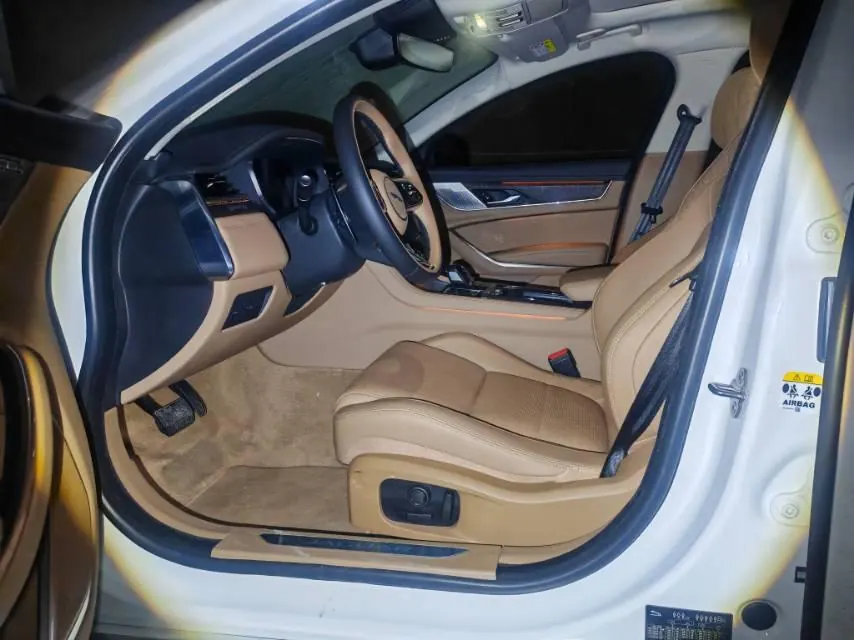 Jaguar 2024 XFL 2.0T P 12500.00g Drive Enjoy Deluxe Edition Automatic Gear 4