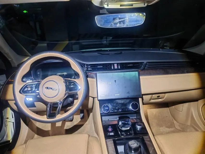 Jaguar 2024 XFL 2.0T P 12500.00g Drive Enjoy Deluxe Edition Automatic Gear 5