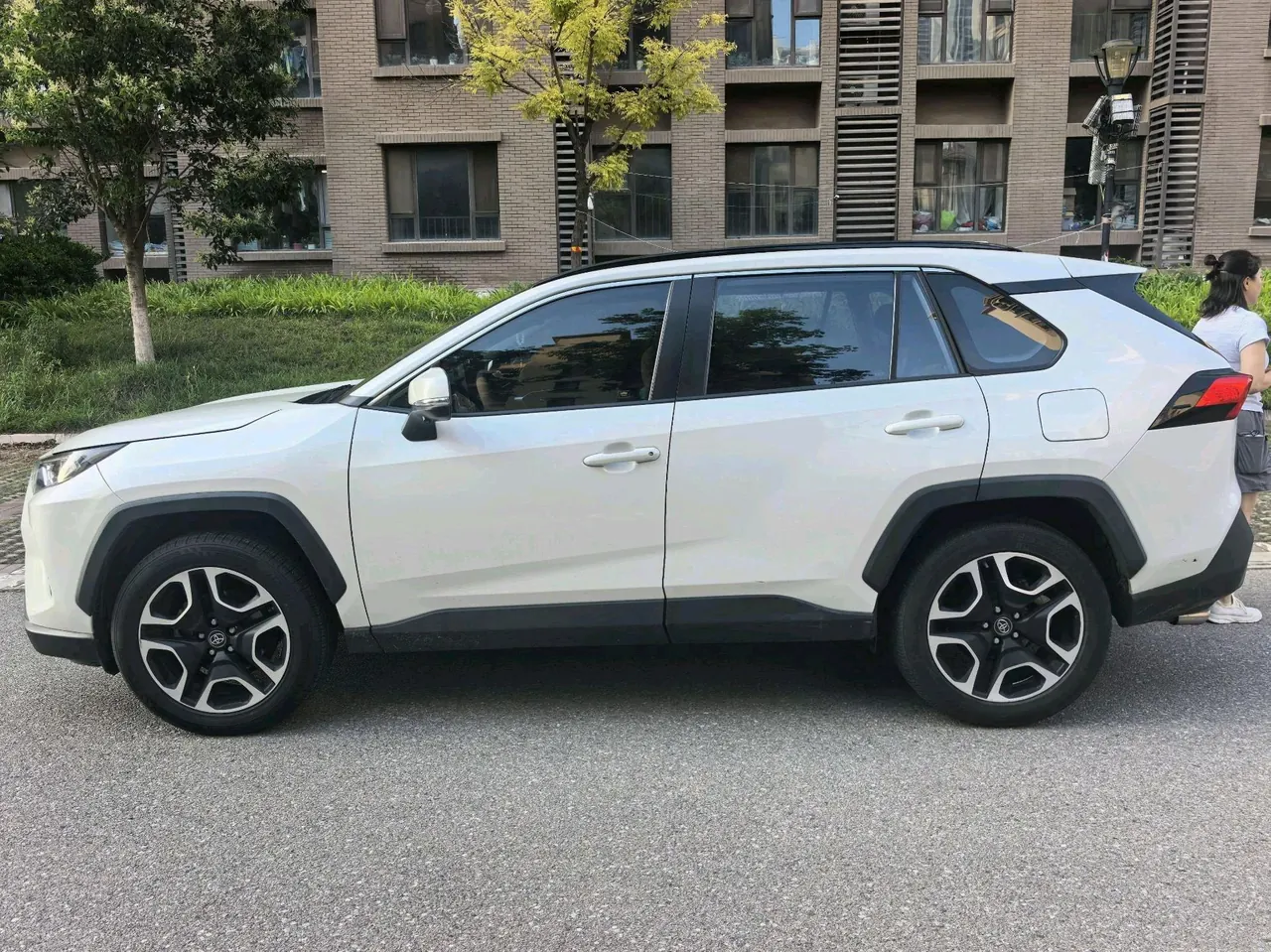 Toyota 2020 RAV4 Rongbo 2.0 Stepless Two-Drive Premium Edition Automatic Gear 3