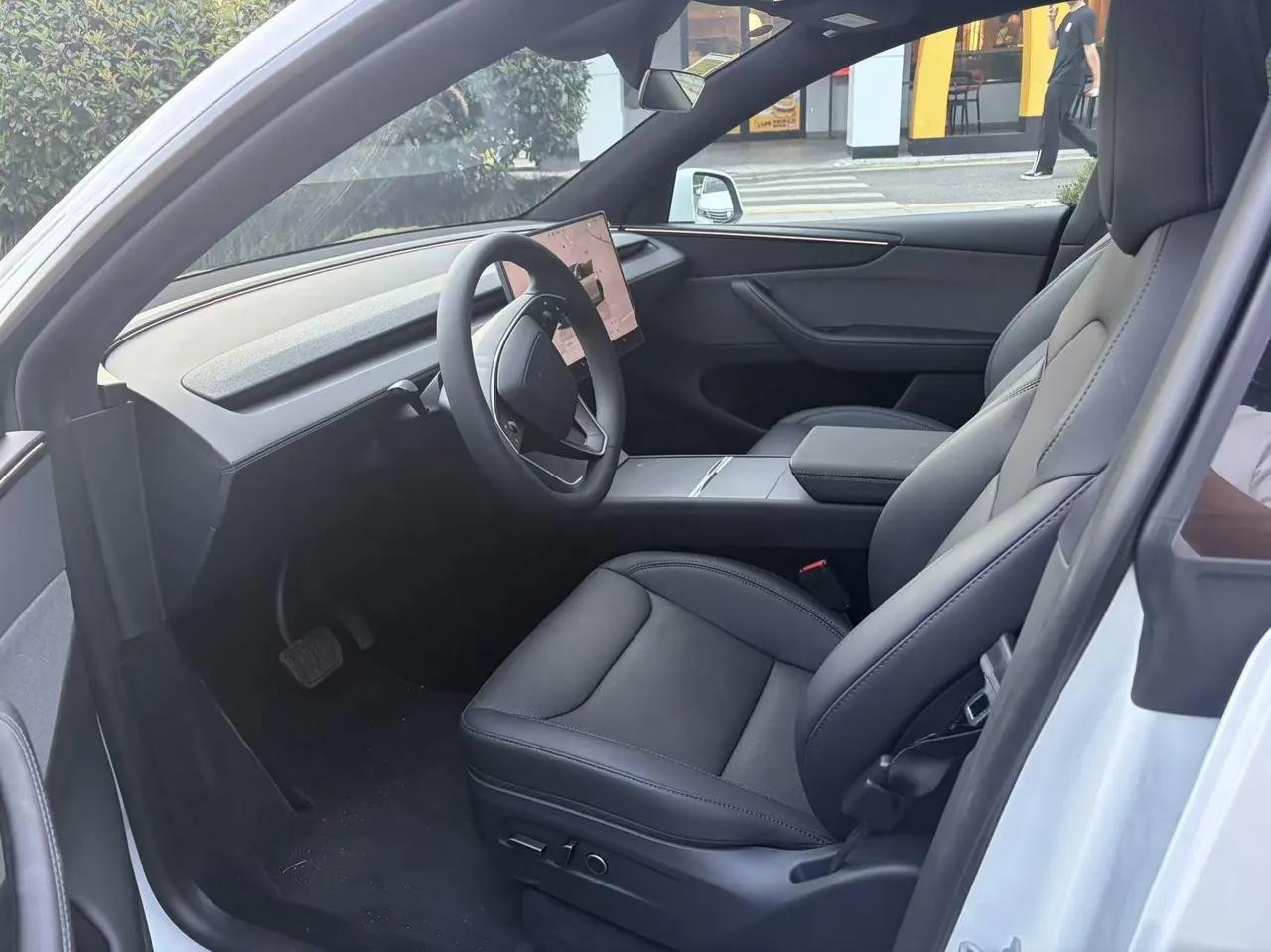 Tesla 2026 Model Y Rear-Wheel-Drive Automatic 3