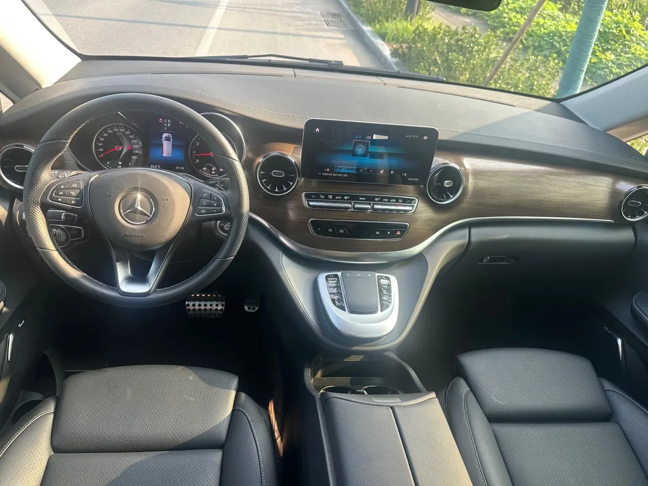 Mercedes Benz V 2022V 260 2.0T Premium Edition Automatic Gear 7