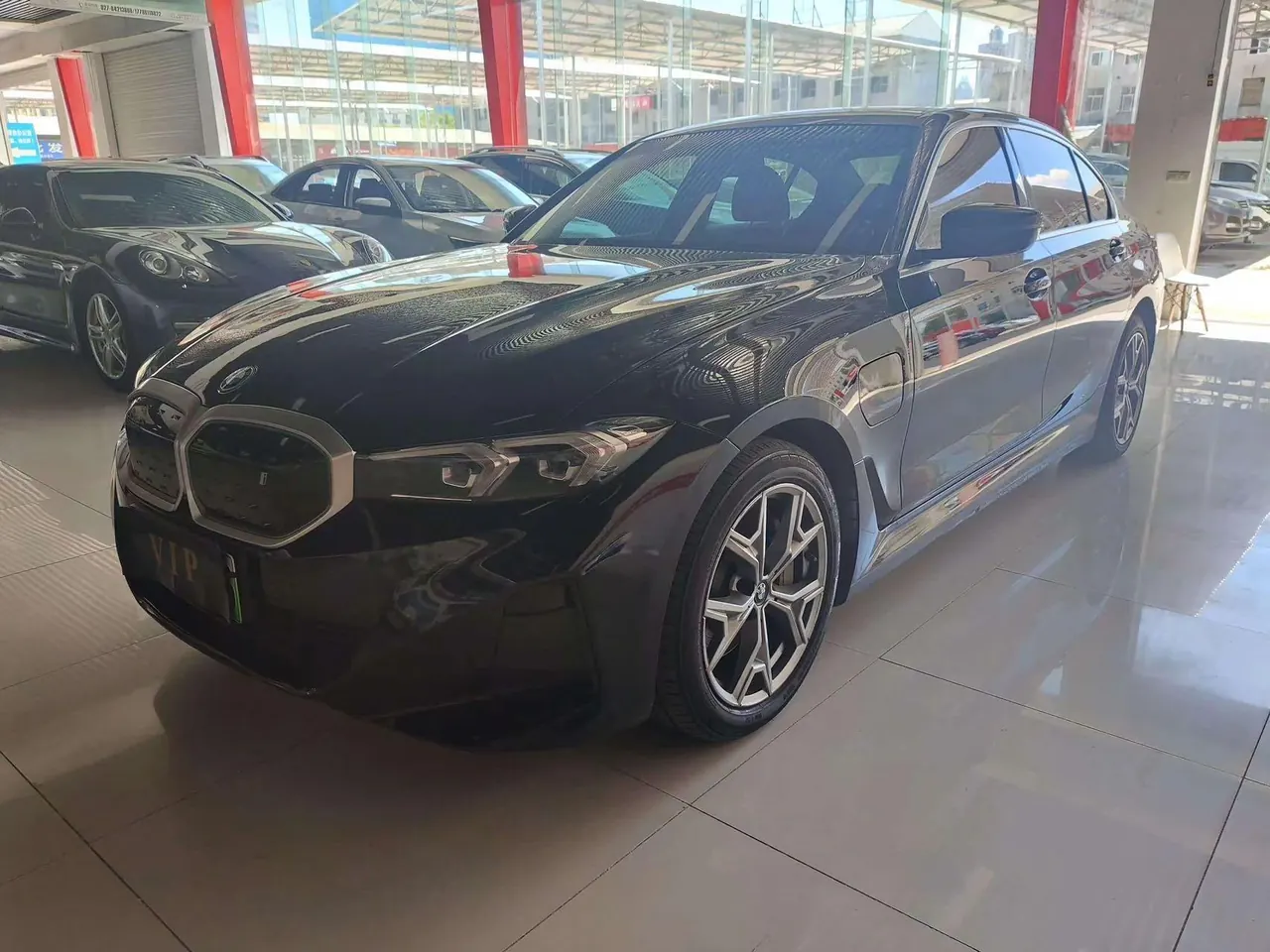 Открыть галерею: BMW 2022 i3 eDrive 35L automatic gear