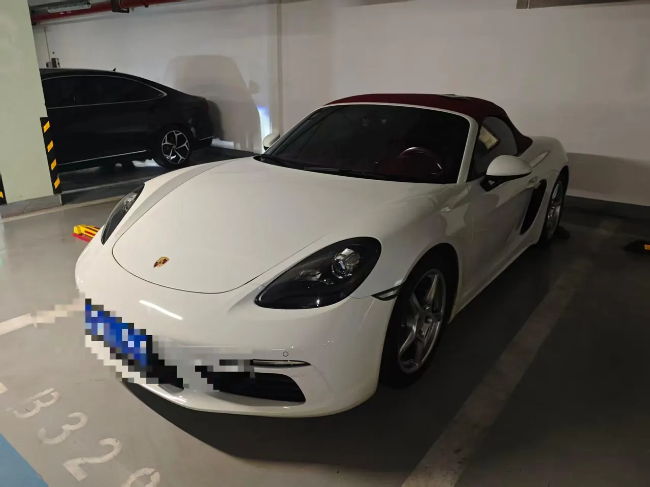 Open image lightbox: Porsche 718 (Imported) 2022 718 Spyder 2.0T Automatic