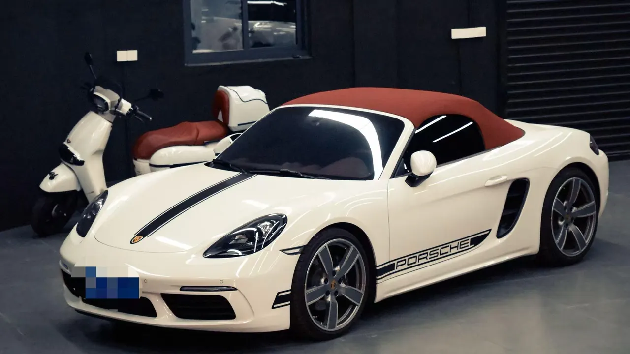 Porsche 718 (Imported) 2022 718 Boxer 2.0T Automatic - View 1