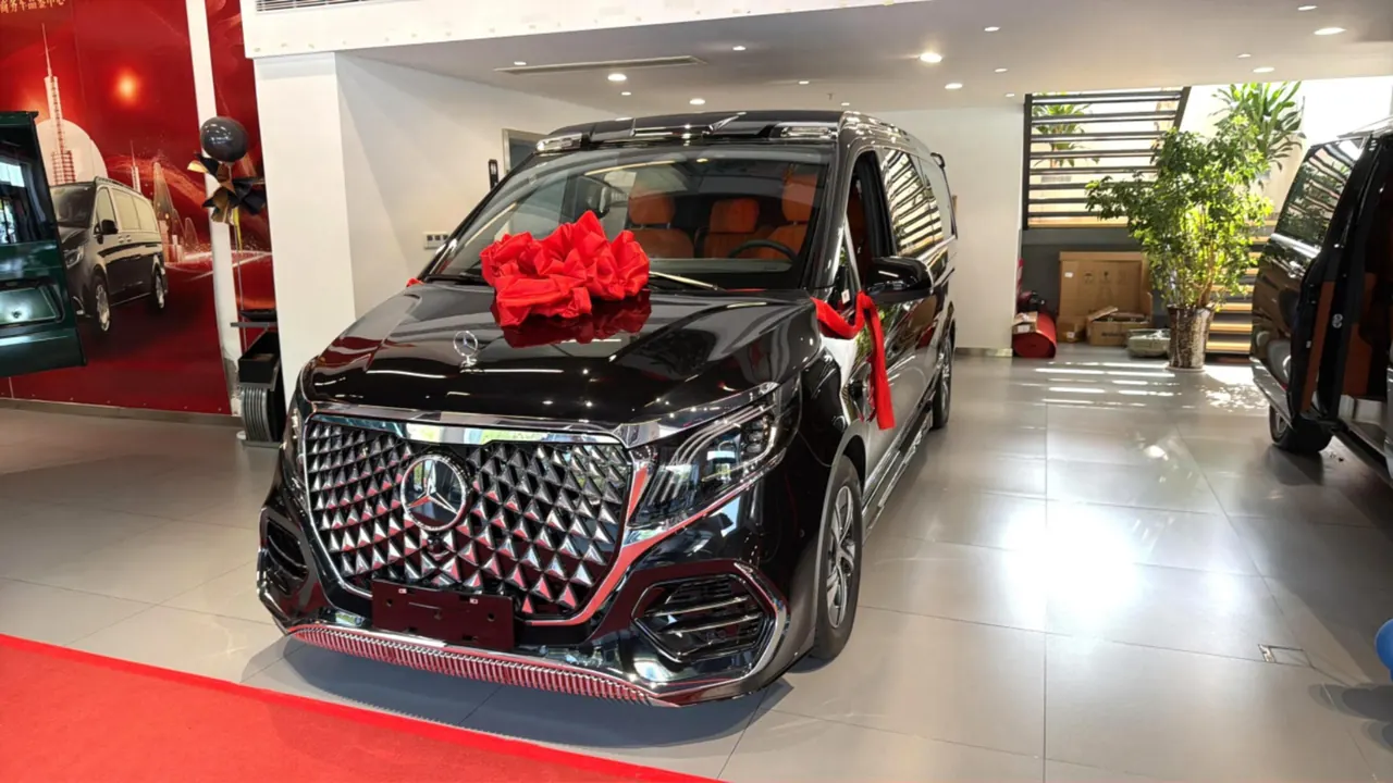 Открыть галерею: Mercedes Benz 2024 Vito 2.0T Business Edition 7-seat Automatic Gear