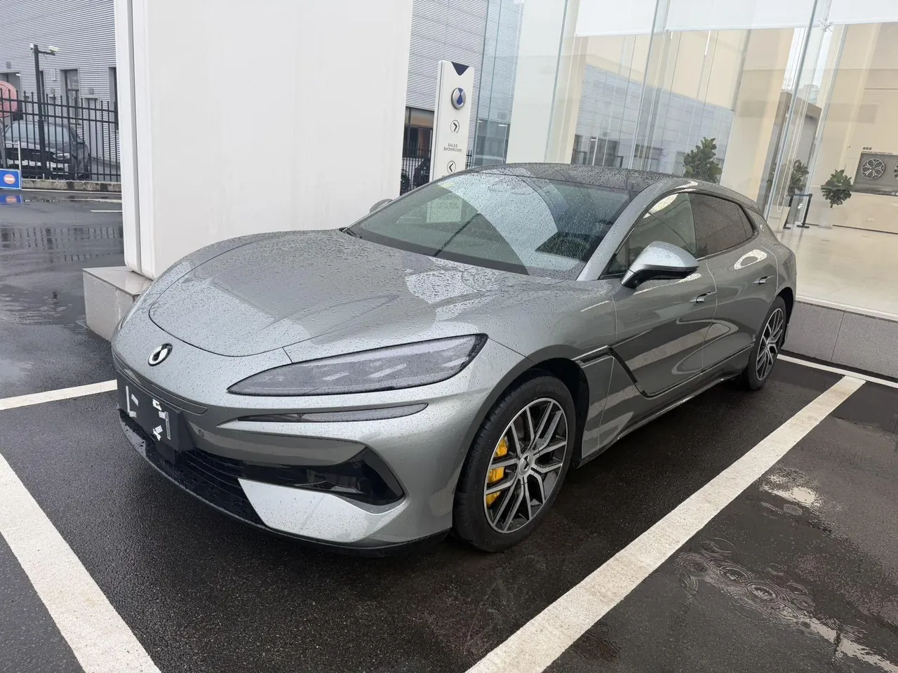 打开图片灯箱:Denza 2024 Denza Z9GT 2.0T stepless 1100 four-wheel drive Pro version automatic gear