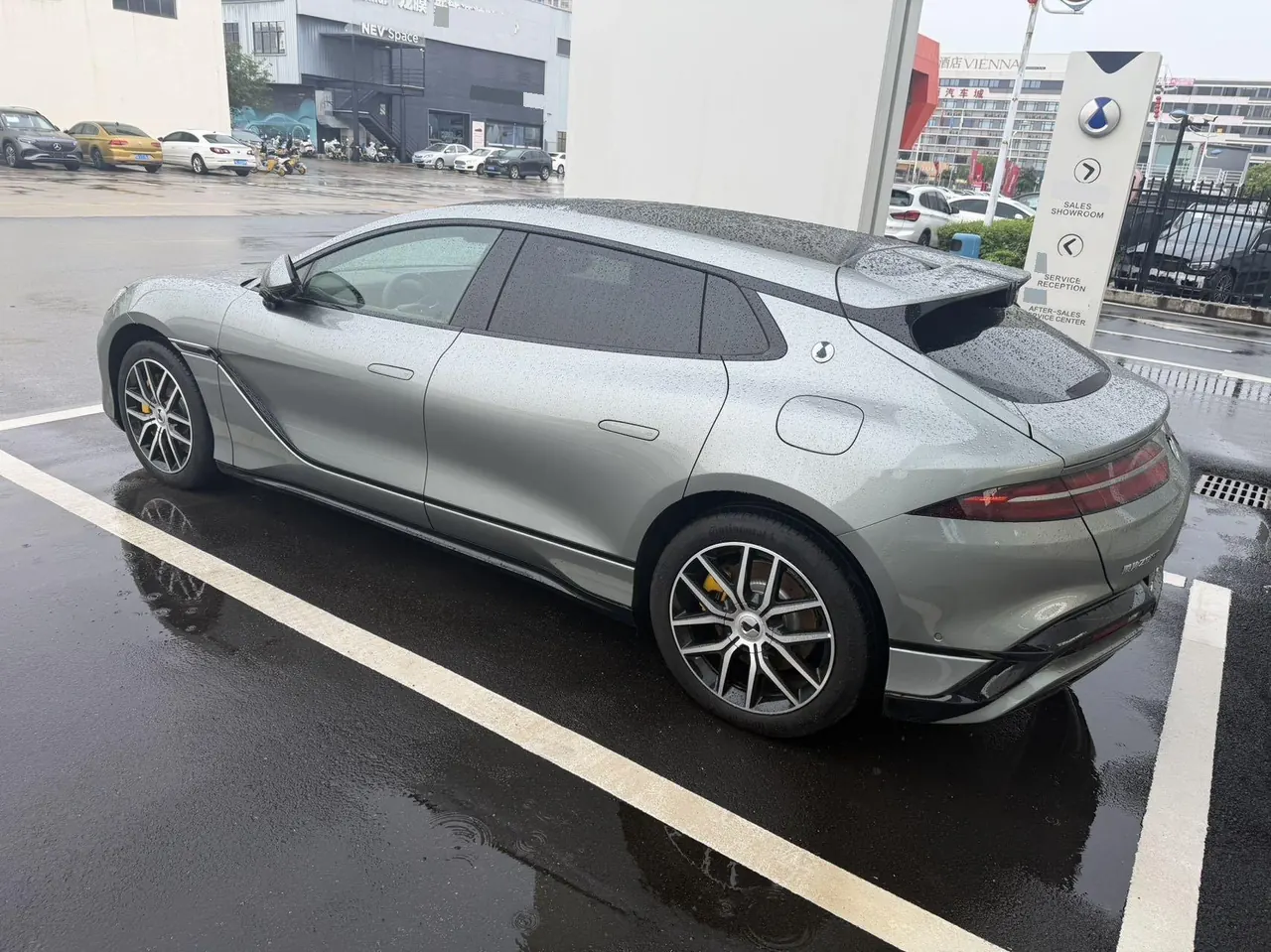 Denza 2024 Denza Z9GT 2.0T stepless 1100 four-wheel drive Pro version automatic gear 4