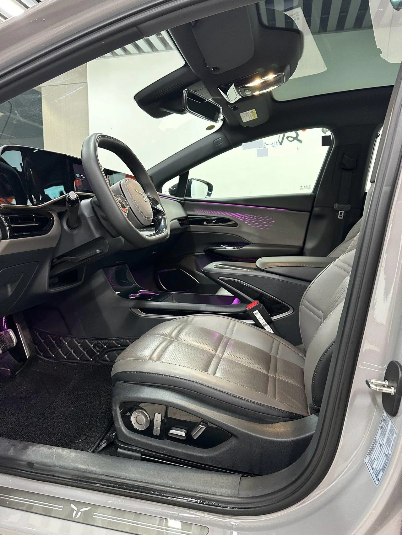 HongQi 2024 EH 7 820 Pro automatic gear 4