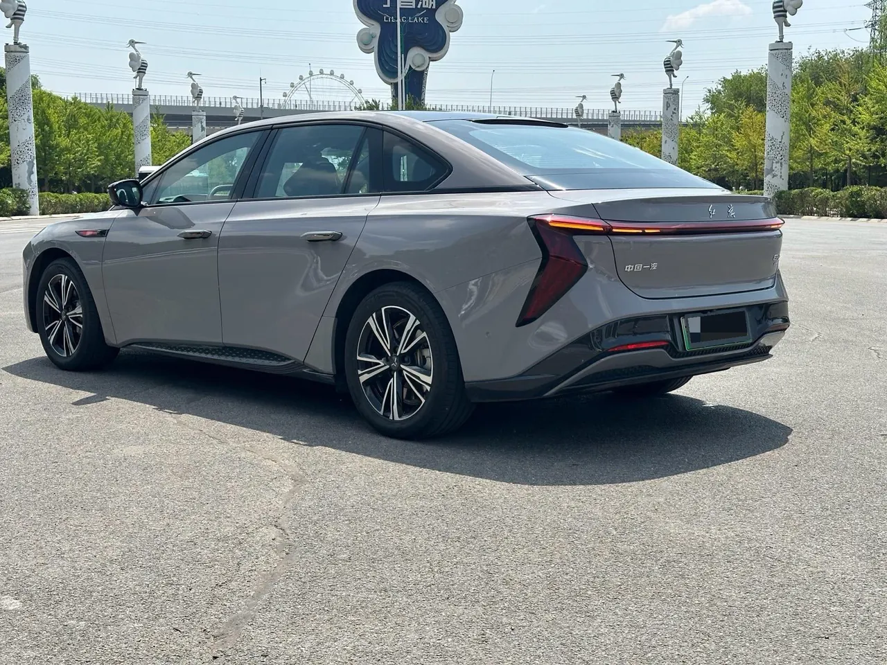 HongQi 2024 EH 7 820 Pro automatic gear 8