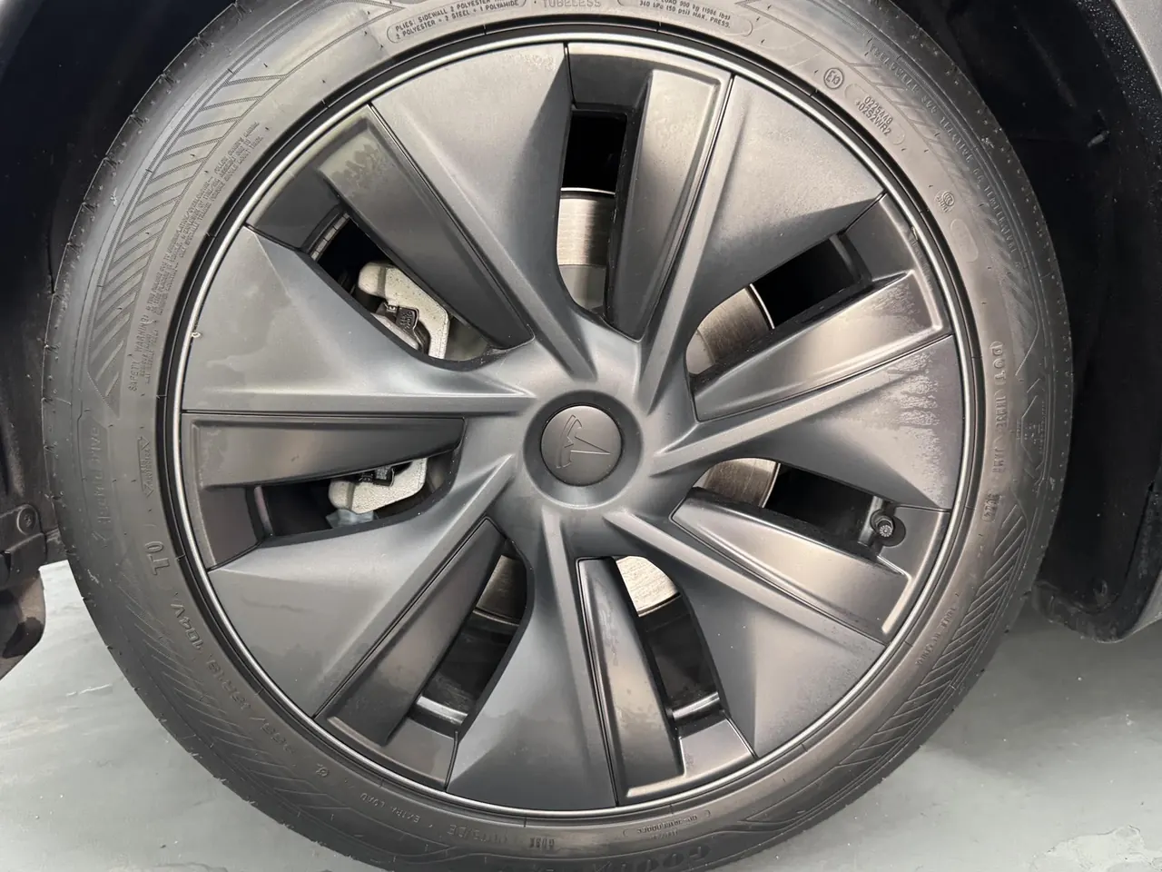 Tesla 2024 Model Y rear-wheel drive version automatic transmission 8