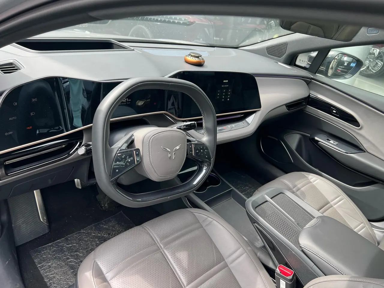 HongQi 2024 EH 7 760 Pro 4-wheel drive automatic gear 3